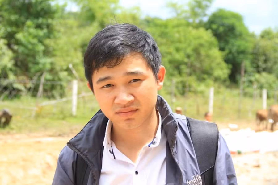 Phóng viên Nguyễn Đức Nhật - tác giả bài viết "Lớp học miễn phí của vợ chồng A Kâm".