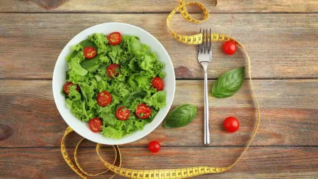 Hãy chú ý đến lượng thực phẩm nạp vào và tránh ăn quá nhiều. (Ảnh: ITN) Hãy chú ý đến lượng thực phẩm nạp vào và tránh ăn quá nhiều. (Ảnh: ITN)