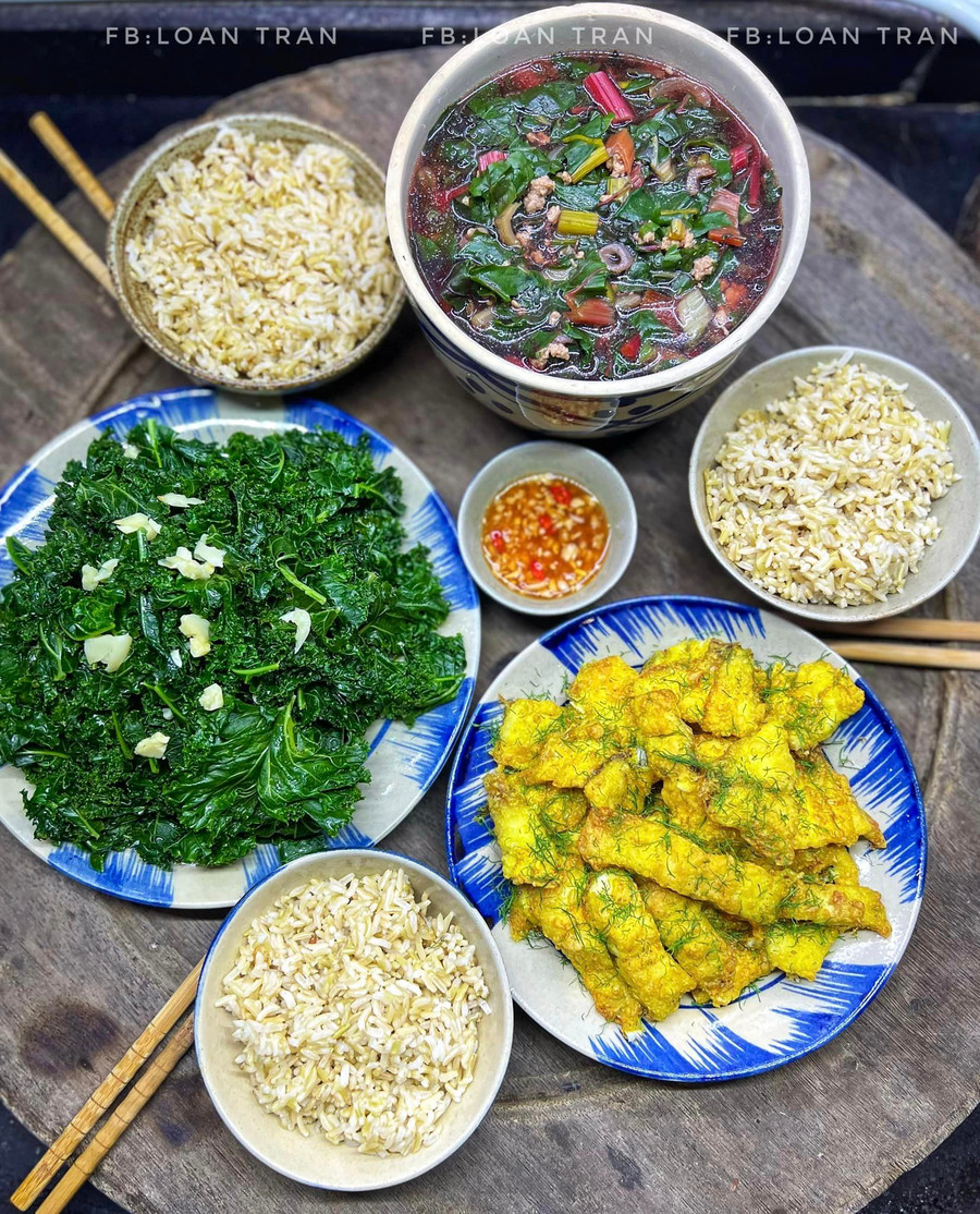 Canh cải cầu vồng - Cải kale xào nước - Cá file chiên NCKD.