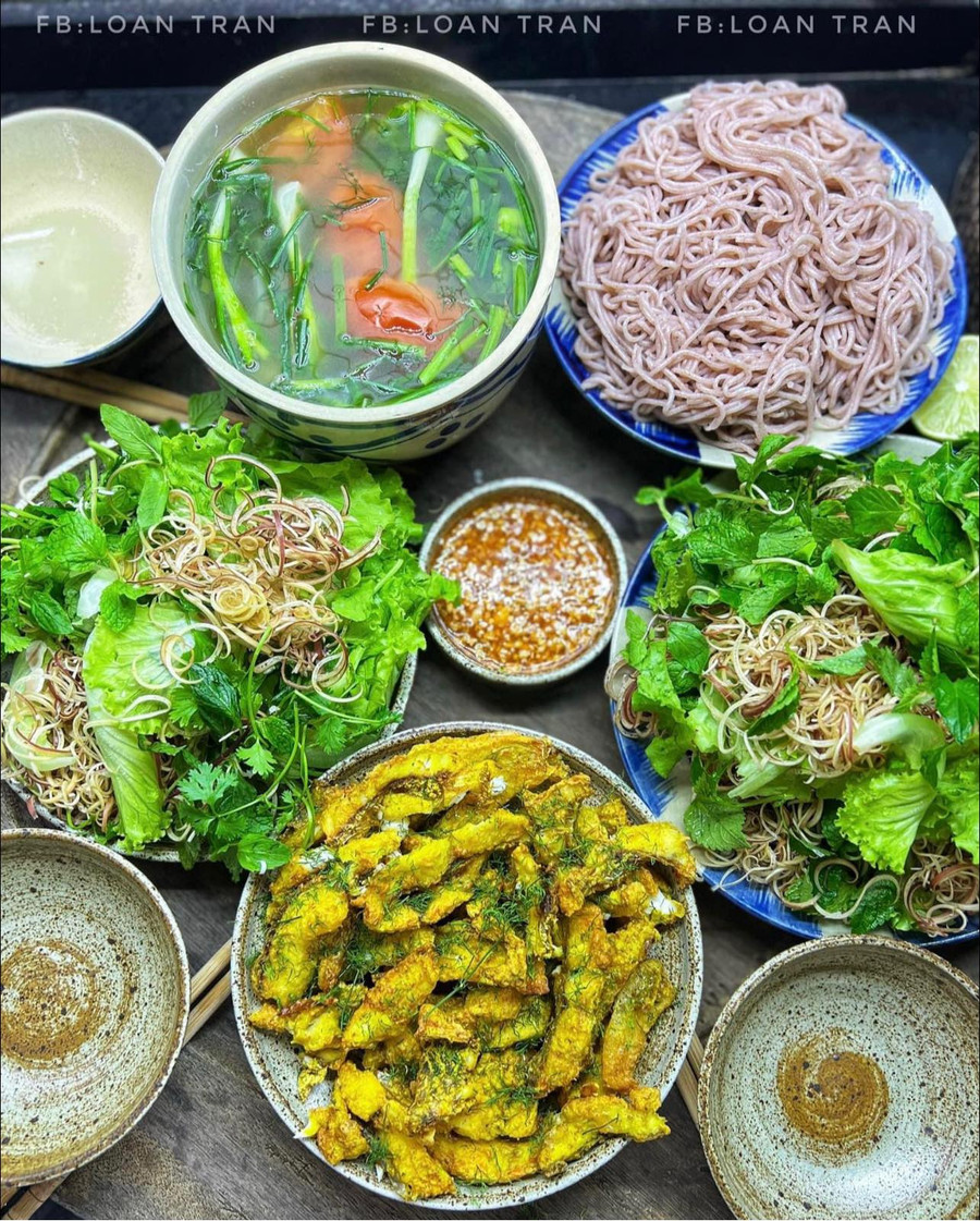 Món bún cá chấm.