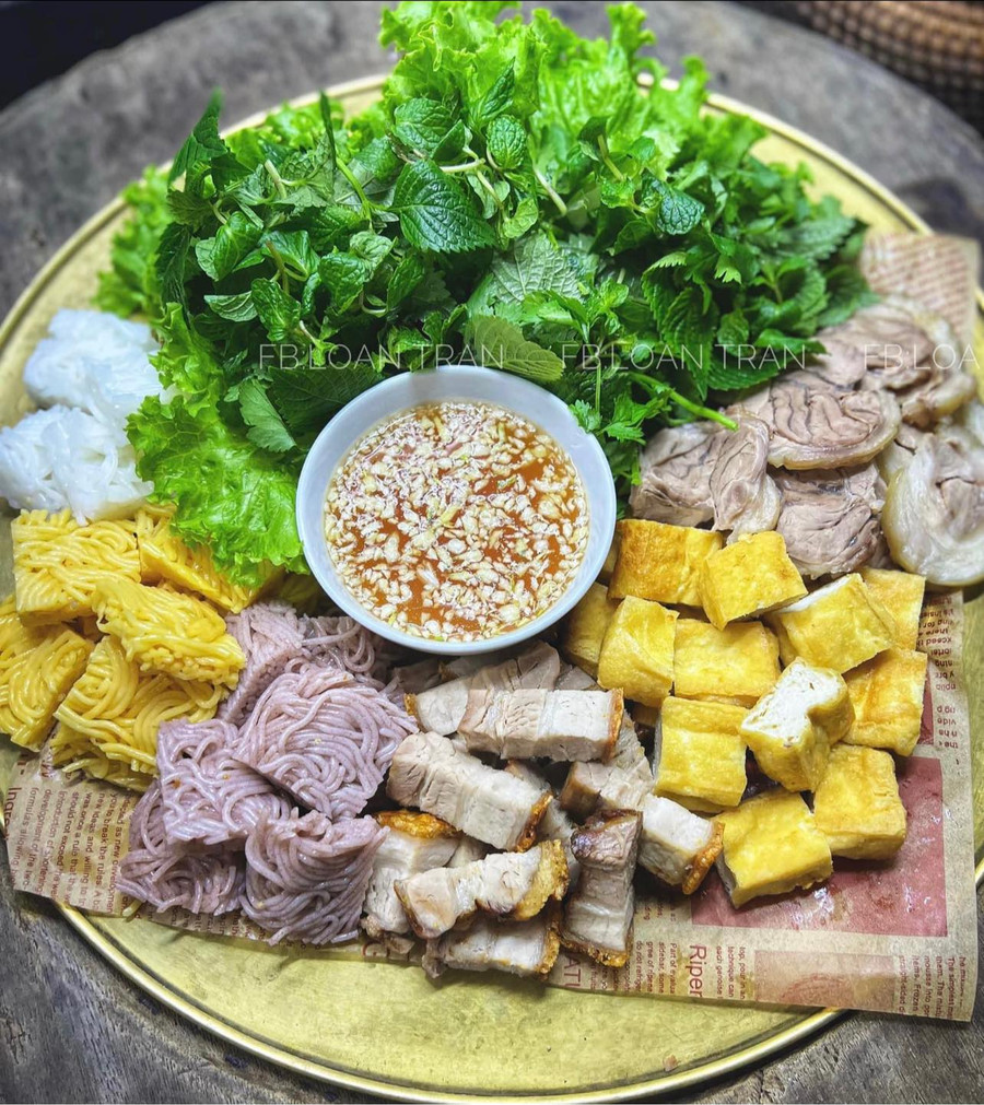 Bún chấm thập cẩm.