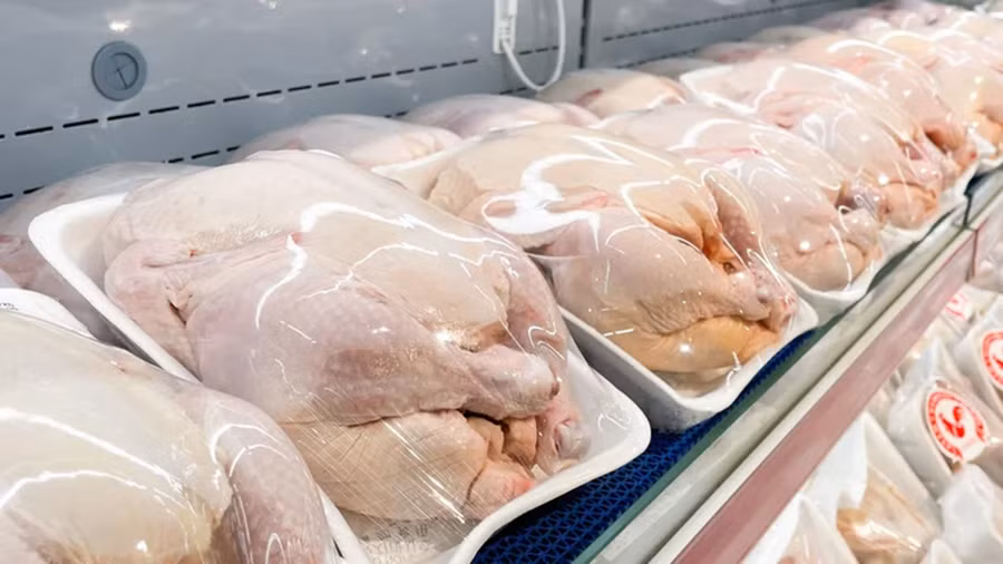 Học cách nhận biết các dấu hiệu gà sống hoặc chín bị hư hỏng sẽ giúp bạn tránh khỏi trải nghiệm ăn uống khó chịu. (Ảnh: ITN).