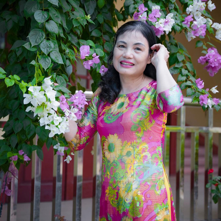 NGƯT Đỗ Thị Khánh Huệ - giáo viên Ngữ văn Trường THCS Nam Cao (Lý Nhân, Hà Nam). NGƯT Đỗ Thị Khánh Huệ - giáo viên Ngữ văn Trường THCS Nam Cao (Lý Nhân, Hà Nam).