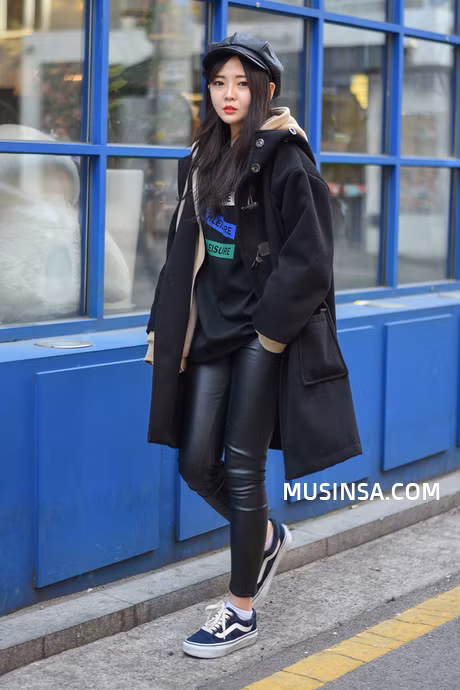 Học giới trẻ Hàn Quốc mix đồ siêu độc - đẹp với áo khoác dáng dài