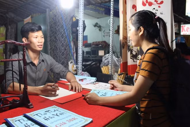 Nhộn nhịp vào mùa sinh viên làm thêm