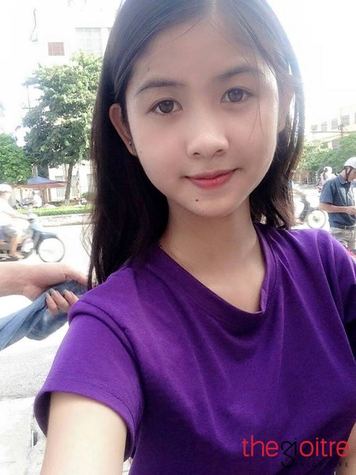 Thanh Thư khẳng định, hiện giờ mối ưu tiên hàng đầu của cô bé là tập trung vào việc học. Cô bé còn cho biết thêm, khi học xong, nếu có cơ hội, 9X sẽ theo nghiệp kinh doanh, buôn bán. ‘Mình muốn làm một cô chủ nhỏ’.