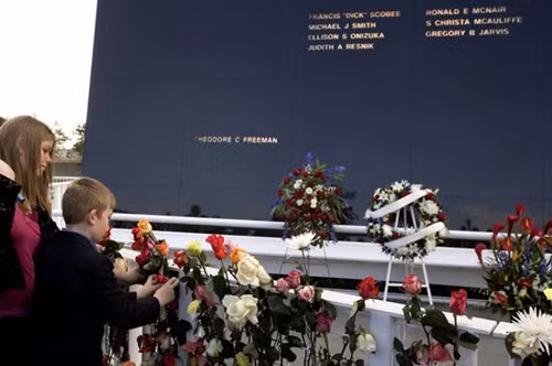 Nhìn lại vụ nổ thảm khốc của tàu con thoi Challenger - ảnh 12