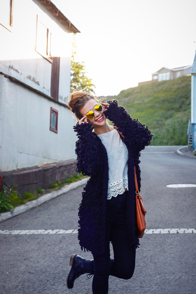 10 gợi ý mix đồ đông siêu đẹp với áo khoác đen ảnh 6 10 gợi ý mix đồ đông siêu đẹp với áo khoác đen