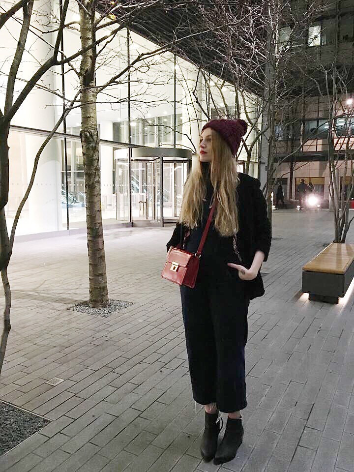 10 gợi ý mix đồ đông siêu đẹp với áo khoác đen ảnh 2 10 gợi ý mix đồ đông siêu đẹp với áo khoác đen