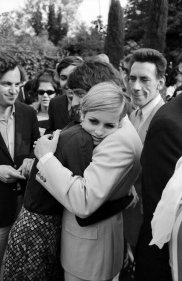 25 bức ảnh lịch sử truyền cảm hứng cho cả nước Mỹ ôm nhau ảnh 23