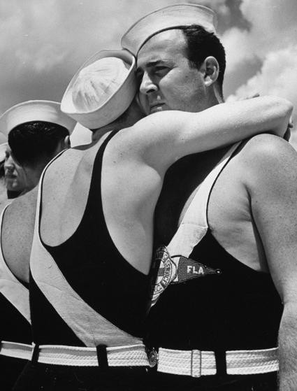 25 bức ảnh lịch sử truyền cảm hứng cho cả nước Mỹ ôm nhau ảnh 2