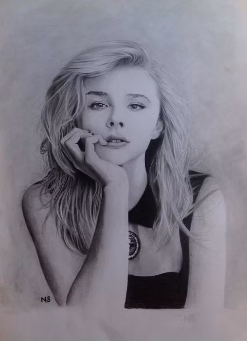  Nhiều bạn trẻ cũng tìm đến Năng để đặt vẽ tranh chân dung 