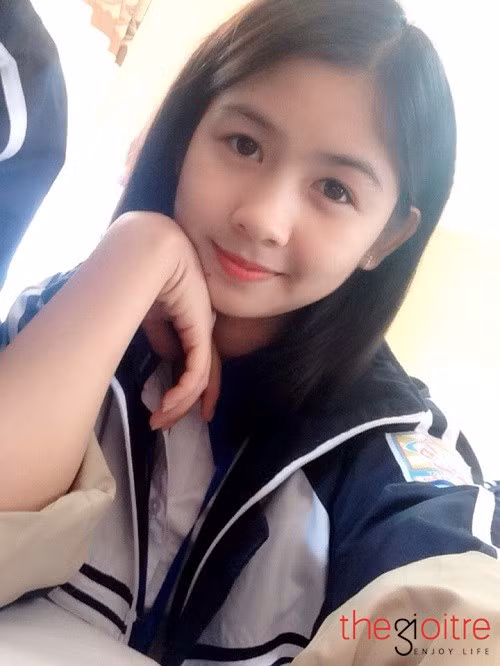 "Em mới chỉ là một cô học trò đang ngồi trên ghế nhà trường. 17 tuổi, không hoạt động âm nhạc, học cũng chưa hẳn là xuất sắc, bản thân chỉ thỉnh thoảng đăng vài tấm ảnh thì đó liệu rằng ‘Có phải là nổi tiếng?’, 9X nói.