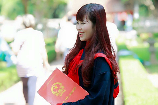 Nữ sinh trường Mỏ bén duyên kinh doanh kiếm trăm triệu đồng mỗi tháng ảnh 3 An Trang chụp ảnh kỷ yếu chuẩn bị cho ngày ra trường vào năm nay.