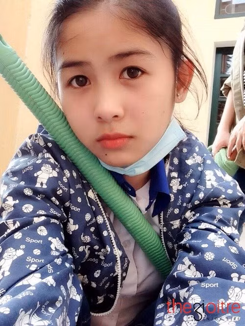 Trong cuộc sống, người mà cô luôn coi là thần tượng và luôn chia sẻ chính là chị gái của mình. ‘Chị bày cho em đủ thứ trên đời. Chị ấy dạy em nấu ăn. Hồi nhỏ, chị còn dạy em học hát; đưa em đi mua quần áo, đồ chơi. Tính chị hiền lành, tâm lý. Nhiều khi hai chị em nằm tâm sự mà cứ khóc, chuyện gì 2 chị em cũng kể cho nhau’.