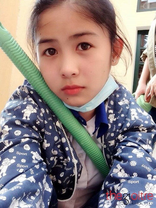 Trong cuộc sống, người mà cô luôn coi là thần tượng và luôn chia sẻ chính là chị gái của mình. ‘Chị bày cho em đủ thứ trên đời. Chị ấy dạy em nấu ăn. Hồi nhỏ, chị còn dạy em học hát; đưa em đi mua quần áo, đồ chơi. Tính chị hiền lành, tâm lý. Nhiều khi hai chị em nằm tâm sự mà cứ khóc, chuyện gì 2 chị em cũng kể cho nhau’.