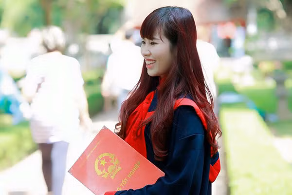 Nguyễn An Trang hiện đang là sinh viên năm 4 của Khoa Quản trị kinh doanh dầu khí – trường ĐH Mỏ Địa Chất.