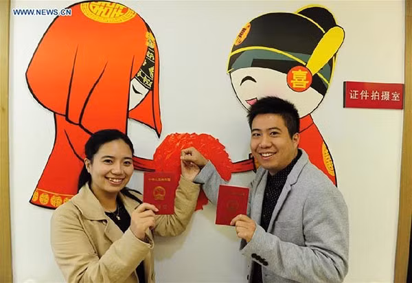 Giới trẻ Trung Quốc thời hiện đại: Yêu sớm, kết hôn muộn