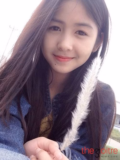 Trần Thị Thanh Thư (nickname Ngố Thư), sinh năm 1999, hiện đang học tại trường THPT Cẩm Giàng 2, Hải Dương.