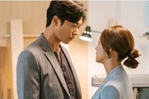 Tôi không tin vào chuyện tiếng sét ái tình, nhưng rồi chính tôi lại yêu anh ngay từ cái nhìn đầu tiên. (Ảnh minh họa).