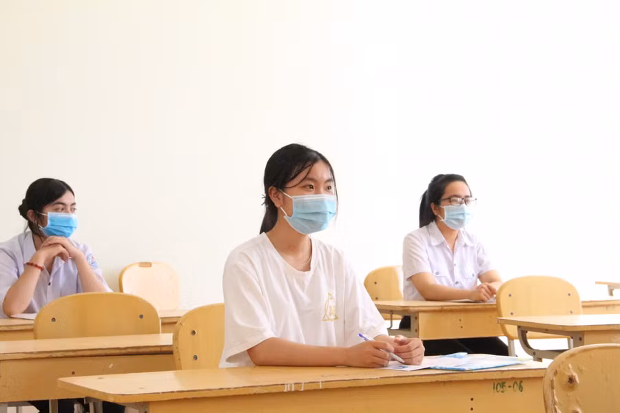 Thí sinh các tỉnh lân cận đến Hội đồng thi Đắk Lắk tham dự kỳ thi tốt nghiệp THPT đợt 2.