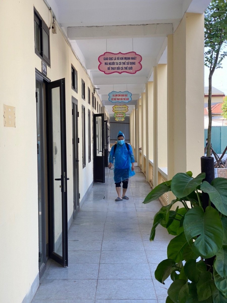 Năm học 2021 - 2022, Trường THCS Đông La có 286 học sinh lớp 6 và 244 em khối 9. Hiện công tác dạy - học trực tuyến vẫn đang được nhà trường triển khai nghiêm túc.