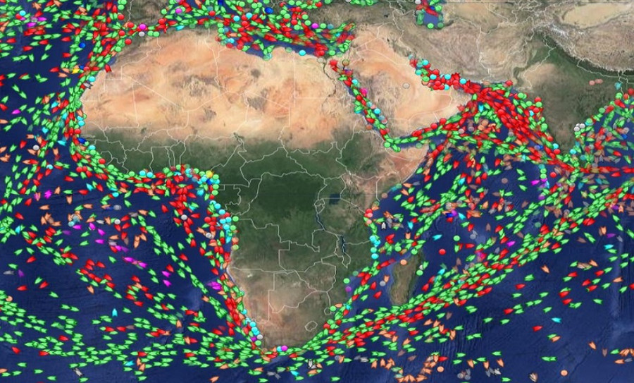 Các tàu thuyền vận tải đã chọn cách đi vòng qua Nam Phi để tránh eo biển Bab el-Mandeb và Biển Đỏ