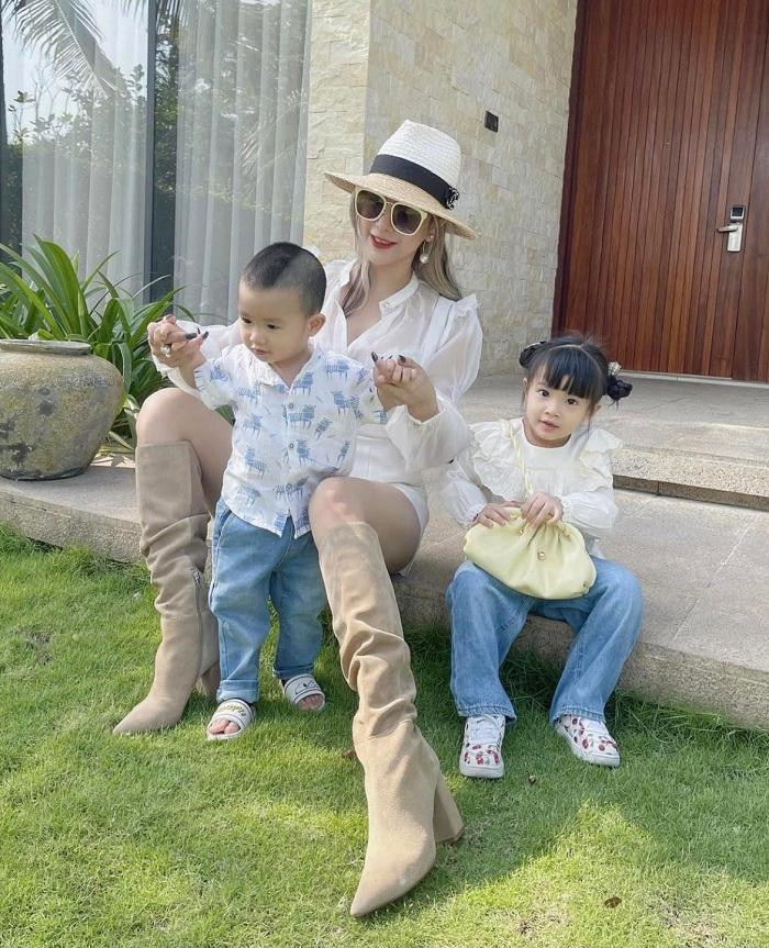Diệp Lâm Anh và 2 con. Diệp Lâm Anh và 2 con.