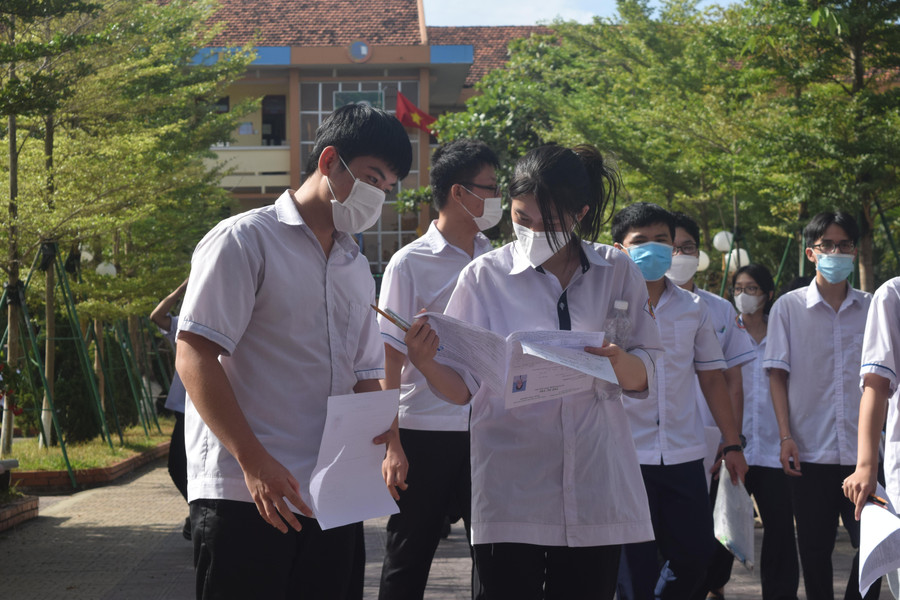 Các thí sinh kết thúc Kỳ thi tốt nghiệp THPT năm 2022. Các thí sinh kết thúc Kỳ thi tốt nghiệp THPT năm 2022.