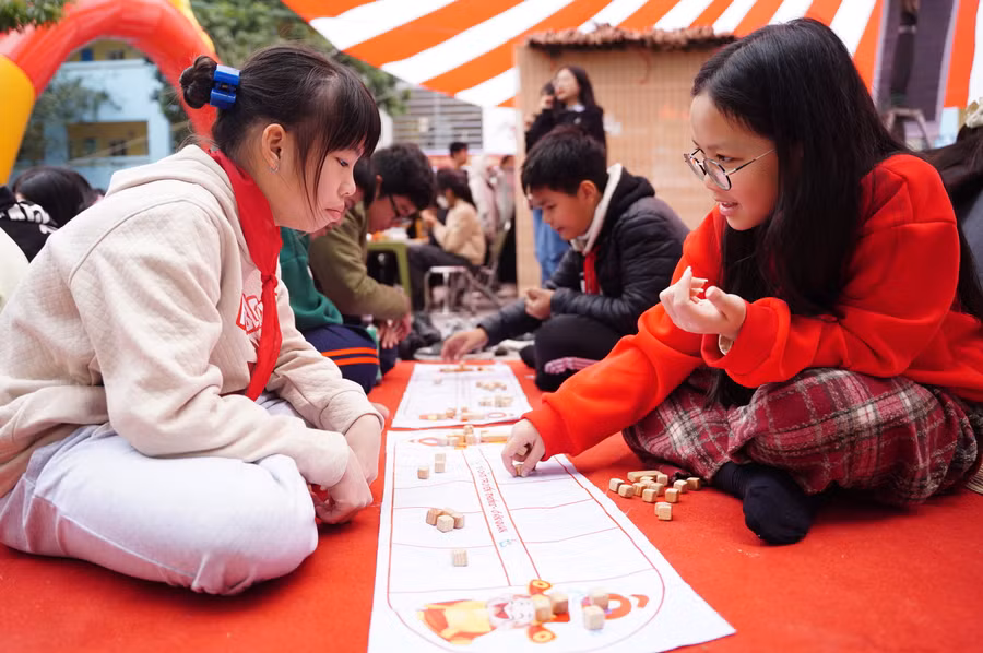 Ô ăn quan là một trong những trò chơi dân gian được đưa vào các nhà trường tại Hà Nội.
