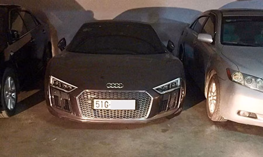 Cận cảnh những siêu xe tiền tỷ bị "bỏ xó" tại Việt Nam ảnh 2