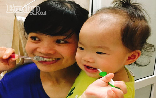 Bí kíp của mẹ 9X giúp con có thói quen đánh răng ngay từ nhỏ ảnh 2 Học mẹ 9x bí kíp giúp con có thói quen đánh răng ngay từ khi còn nhỏ