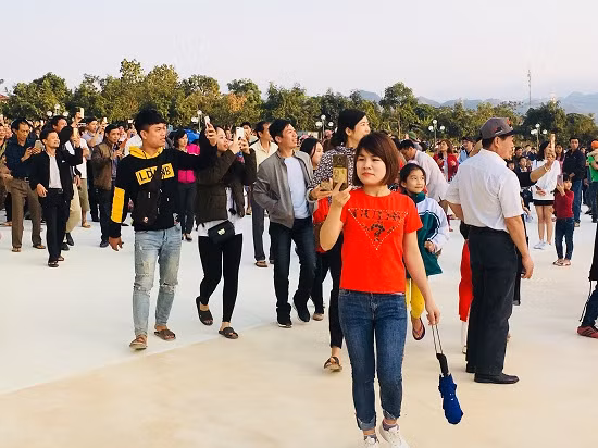 hang nghin nguoi do ve le hoi khinh khi cau o moc chau hinh anh 5