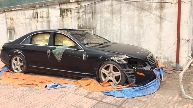 Cận cảnh những siêu xe tiền tỷ bị "bỏ xó" tại Việt Nam ảnh 8 Cận cảnh những siêu xe tiền tỷ bị "bỏ xó" tại Việt Nam ảnh 8