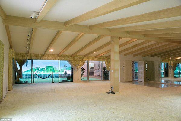 Ngỡ ngàng bên trong căn nhà dưới lòng đất độc nhất vô nhị có giá hơn 417 tỷ đồng ảnh 2 ben trong can nha duoi long dat doc nhat vo nhi co gia hon 417 ty dong - 2