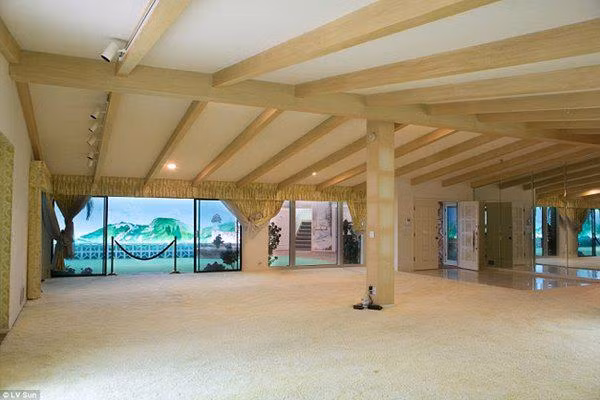 Ngỡ ngàng bên trong căn nhà dưới lòng đất độc nhất vô nhị có giá hơn 417 tỷ đồng ảnh 2 ben trong can nha duoi long dat doc nhat vo nhi co gia hon 417 ty dong - 2