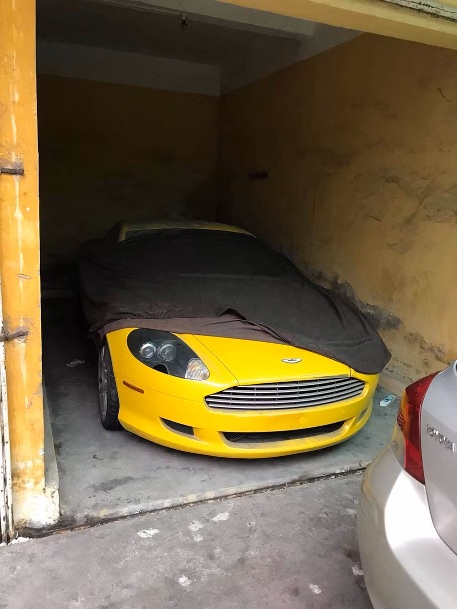 Cận cảnh những siêu xe tiền tỷ bị "bỏ xó" tại Việt Nam ảnh 12