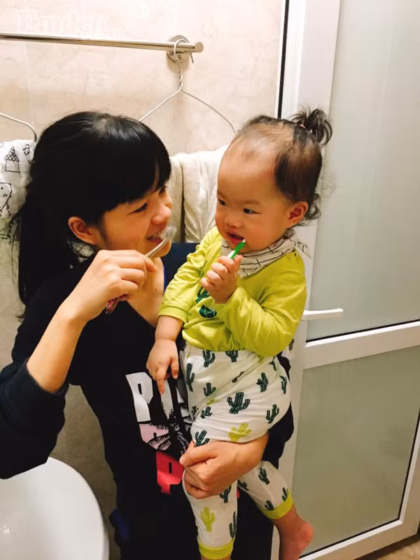 Học mẹ 9x bí kíp giúp con có thói quen đánh răng ngay từ khi còn nhỏ