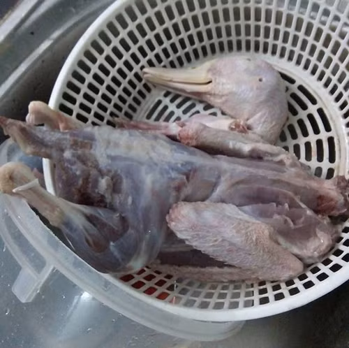 Làm lông vịt thế này đã đủ sạch chưa?