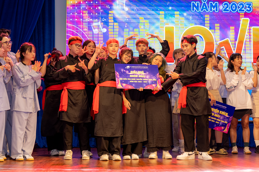 Tại Trường ĐH Mở TPHCM tổ chức nhiều hoạt động ngoại khóa thông qua các sân chơi học thuật, CLB, đội nhóm, giúp sinh viên rèn luyện kỹ năng. Tại Trường ĐH Mở TPHCM tổ chức nhiều hoạt động ngoại khóa thông qua các sân chơi học thuật, CLB, đội nhóm, giúp sinh viên rèn luyện kỹ năng.