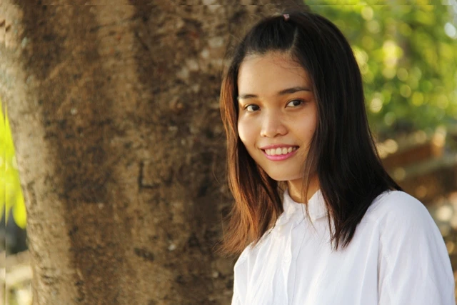 Phượng rất hòa đồng, vui vẻ với bạn bè và được nhiều người yêu quý