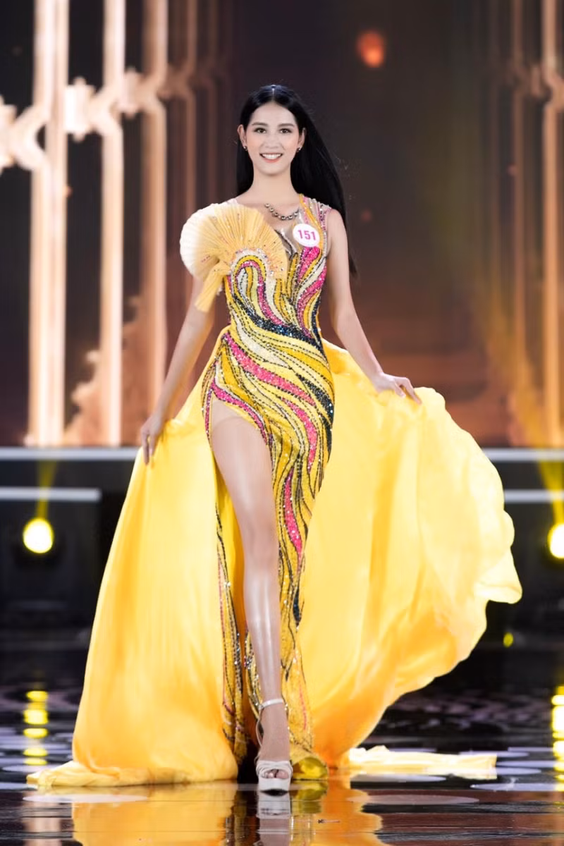 Năm 2020, Tường Vy từng tham gia Hoa hậu Việt Nam, đạt thành tích top 10 chung cuộc cùng giải phụ Người đẹp Áo dài. Cô cũng được chọn vào top 5 Người đẹp biển.