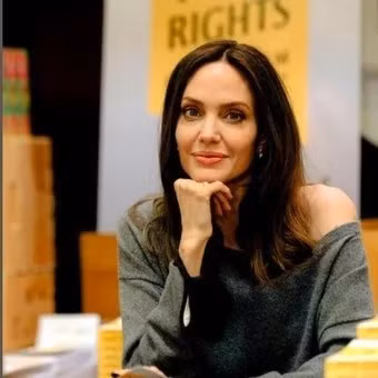 Angelina Jolie trở lại làm đạo diễn sau 5 năm.