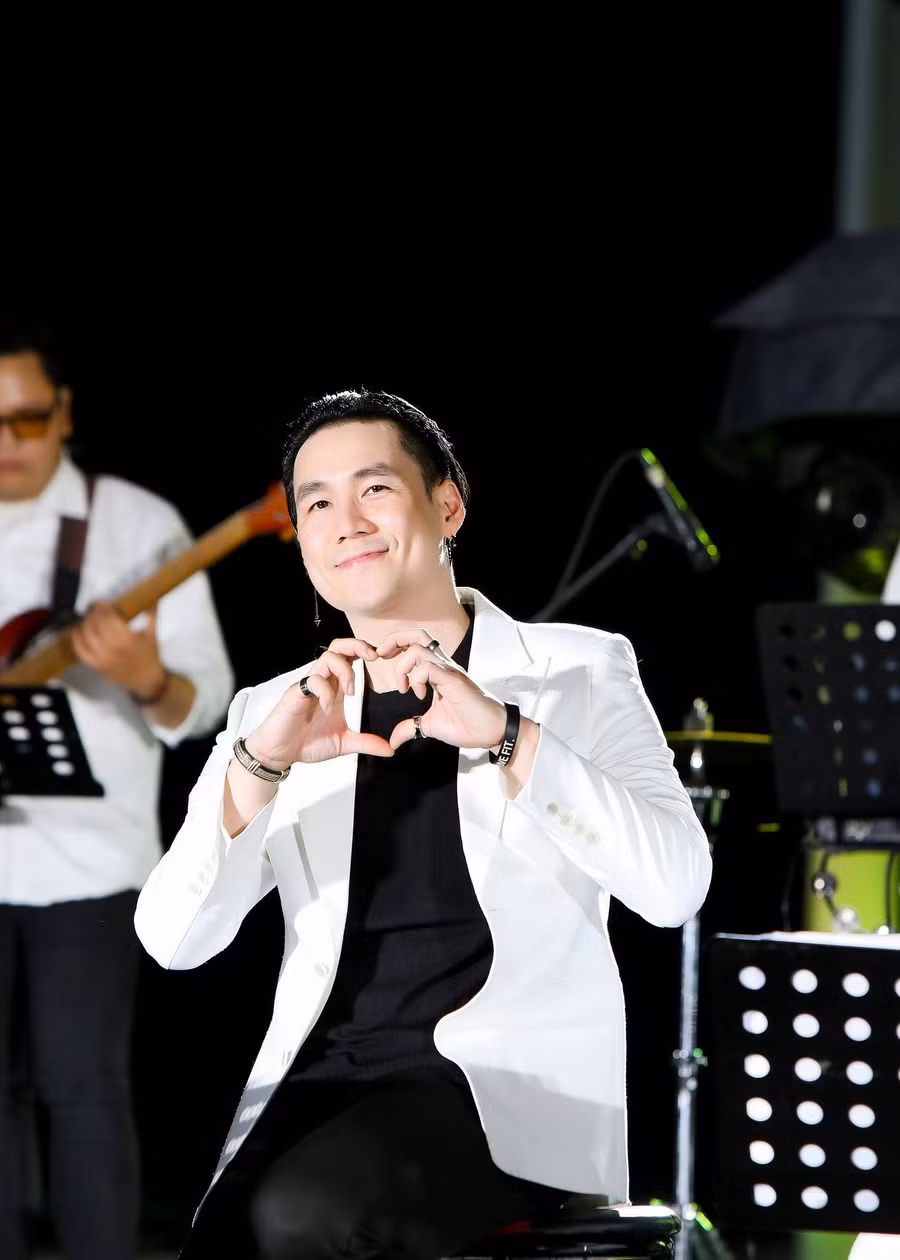 Tuổi 40 ca sĩ Khánh Phương đang đỉnh cao phong độ (ảnh FBNV).