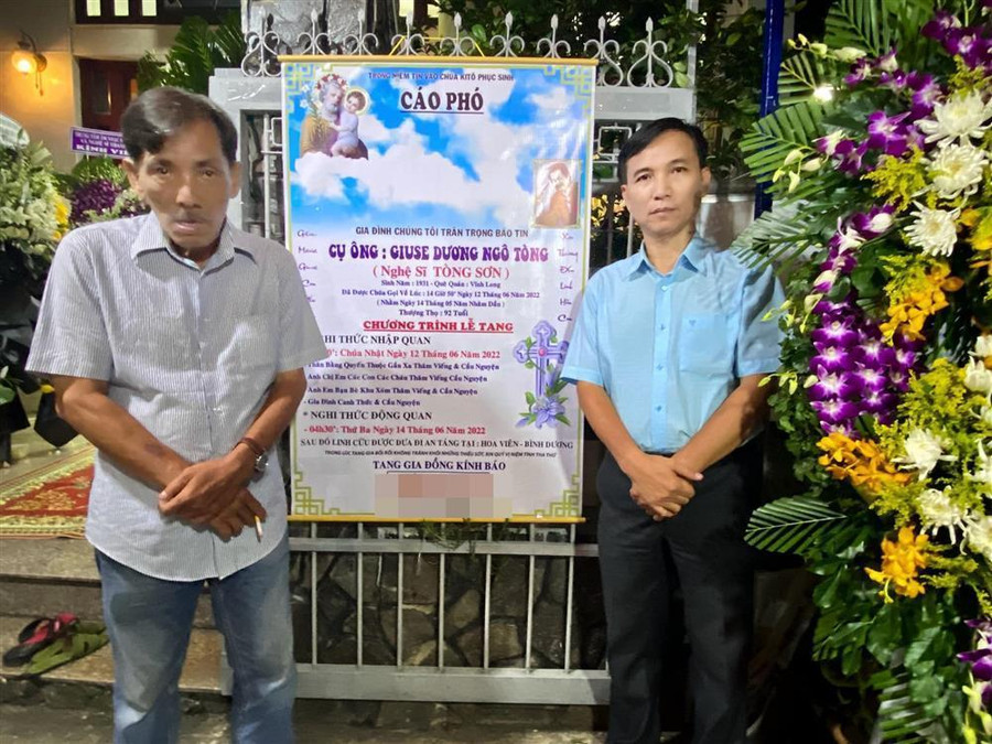 Dù sức khỏe yếu nhưng tài tử vẫn nhất quyết cùng đàn em tới đám tang nghệ sĩ Tòng Sơn