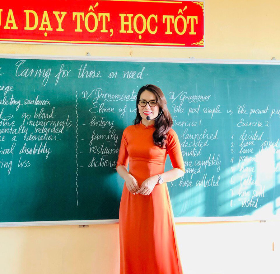 Cô Đặng Thị Hoài Thu, giáo viên Tiếng Anh, Trường THPT Hàm Rồng (TP Thanh Hóa). Cô Đặng Thị Hoài Thu, giáo viên Tiếng Anh, Trường THPT Hàm Rồng (TP Thanh Hóa).