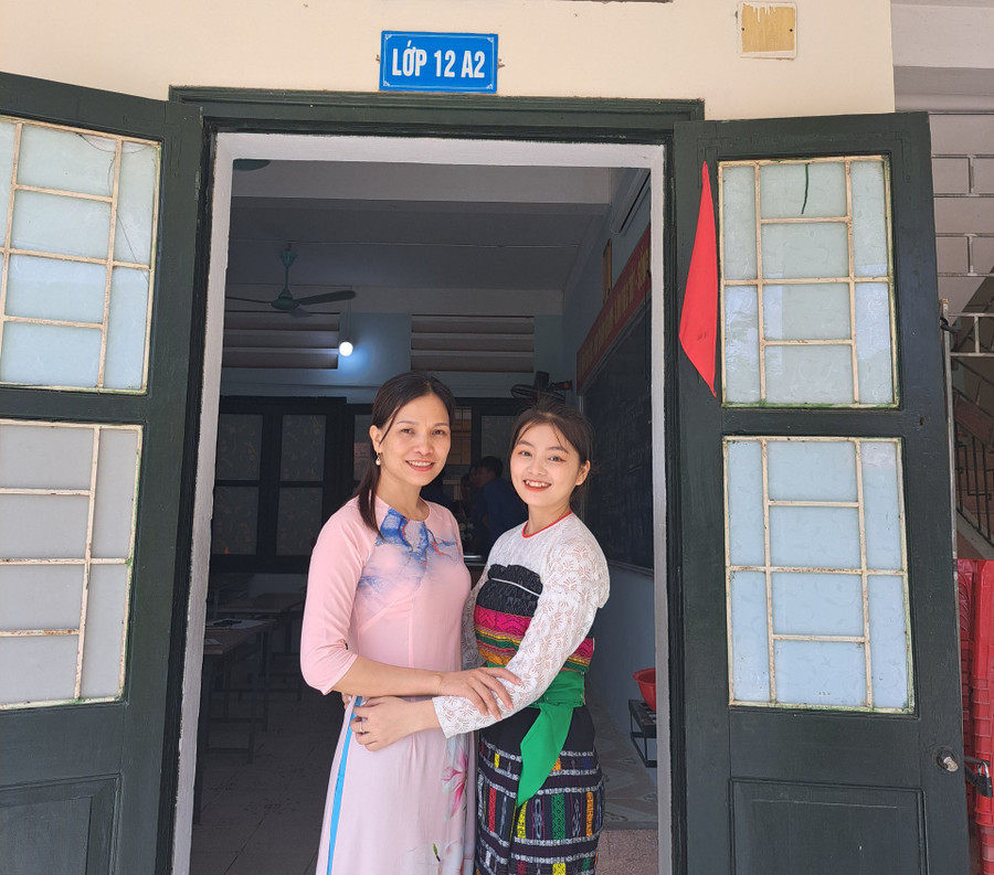 Cô Nguyễn Thị Thu, giáo viên Tiếng Anh, Trường THPT Quan Sơn (Quan Sơn, Thanh Hóa). Cô Nguyễn Thị Thu, giáo viên Tiếng Anh, Trường THPT Quan Sơn (Quan Sơn, Thanh Hóa).