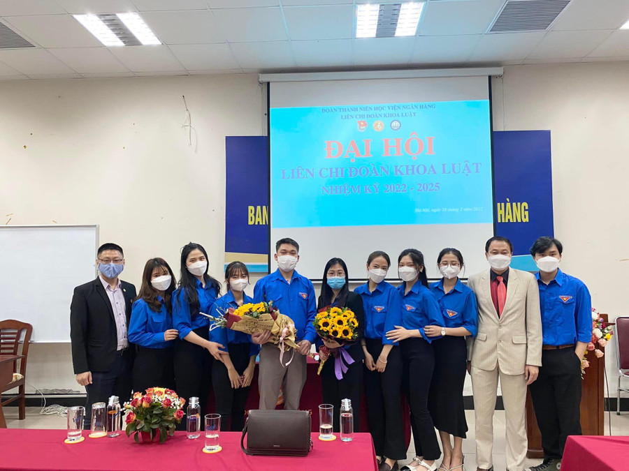 Không chỉ là học tập chuyên môn mà các hoạt động tập thể, đoàn hội cũng là thế mạnh của sinh viên Khoa Luật, Học viện Ngân hàng. Không chỉ là học tập chuyên môn mà các hoạt động tập thể, đoàn hội cũng là thế mạnh của sinh viên Khoa Luật, Học viện Ngân hàng.