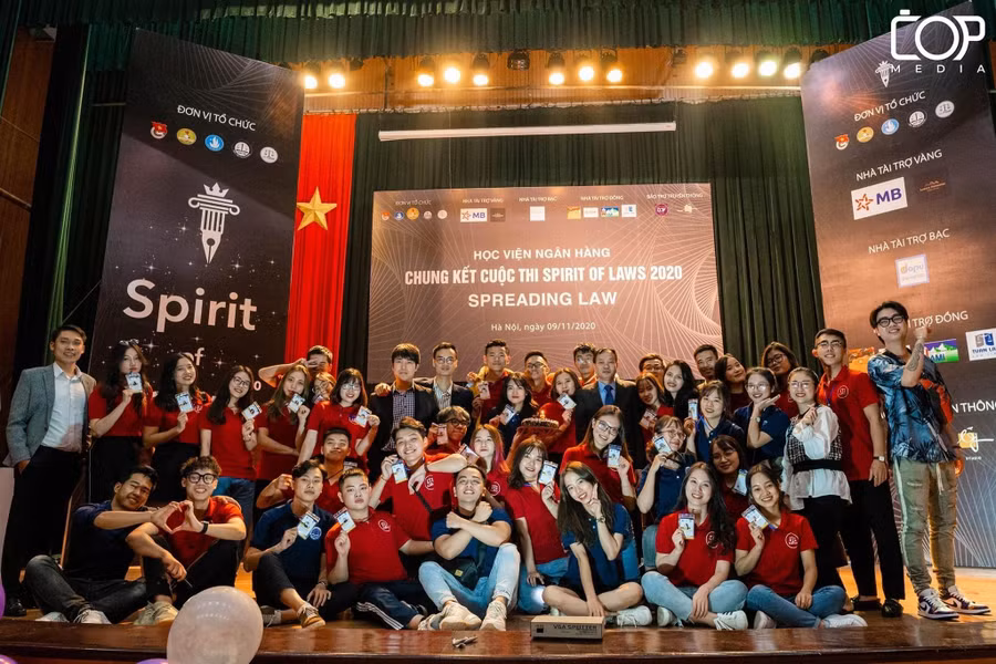 Ngay từ khi còn ngồi ghế giảng đường, sinh viên Khoa Luật đã được cọ xát nhiều kĩ năng, kiến thức liên quan đến luật.