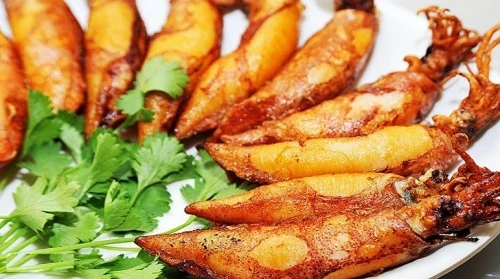 Đổi món với mực chiên mắm ngon như ngoài hàng, ăn là mê tít